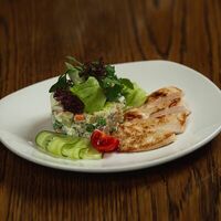 Салат Оливье с цыпленком в Борго кафе