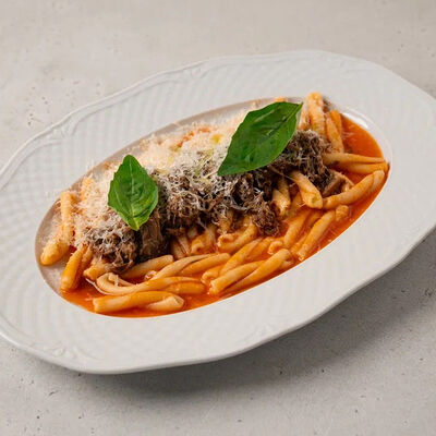 Казаречче томленая говядинав Hug по цене 730 ₽