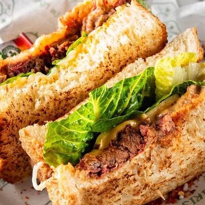 Сендвич Smoked pulled beef в Clever Irish Pub по цене 32 р.