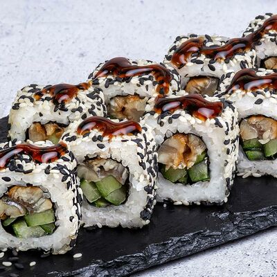 Калифорния унаги в кунжуте в Суши Мастер по цене 299 ₽