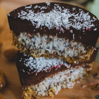 Лава кейк с кокосом в Kurtzcoffee по цене 480 ₽