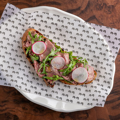 Брускетта с ростбифом в Чочо по цене 570 ₽