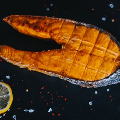 Стейк из форели в Гучкофф грильбар по цене 1000 ₽