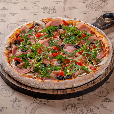 Пицца Ветчина и грибы в Braubauer по цене 640 ₽