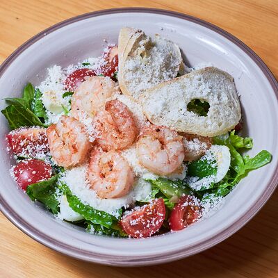 Цезарь с креветками в Дом у дороги по цене 550 ₽