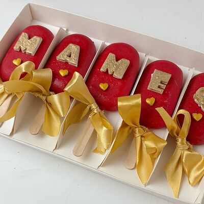 Пирожное-эскимо маме красные в Кондитерская КонфеткаПитер по цене 1550 ₽