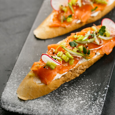 Брускетты с семгой в Tre/Quarti по цене 660 ₽