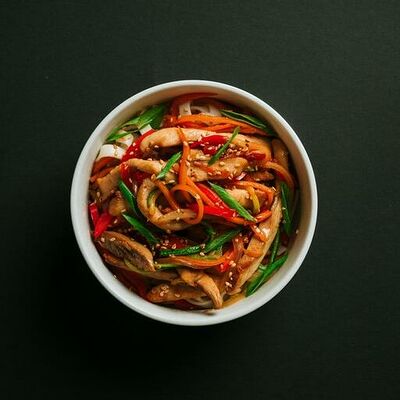 Лапша с курицей по японски в Wasabi по цене 449 ₽