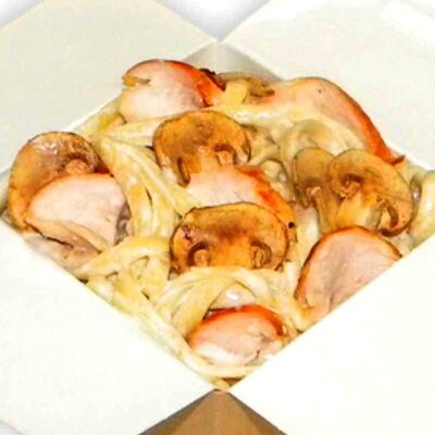 Паста с грибами и курицей в сливочном соусе в Pizza Express по цене 455 ₽