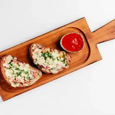 Запеченые брускетты с ветчиной под сыром 240гр в Тук тук took took по цене 480 ₽