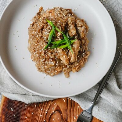 Рис с курицей и шампиньонами в Панда Бистро по цене 406 ₽