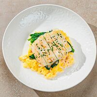 Скрембл с кальмаром, ореховым соусом и пармезаном в Этажи