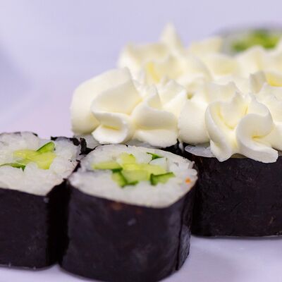 Маки сливочный с огурцомв Суши Ready по цене 189 ₽