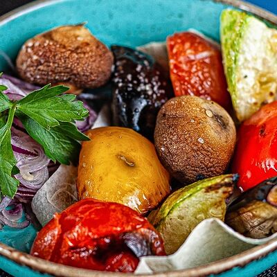 Овощи гриль в Омар Хайям по цене 370 ₽