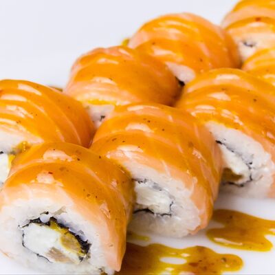 Филадельфия с мандарином в SushiShark по цене 605 ₽