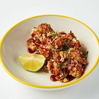 Цыпленок криспи с соусом bbq, фисташками и лаймом в Ketch Up