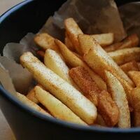 Картофель фри с острой паприкой в Bella Strada