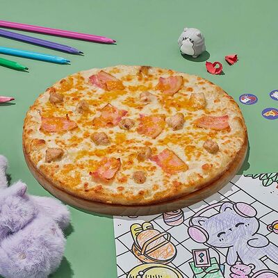 Пицца Курица и бекон 24 см в Dostaевский по цене 631 ₽