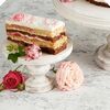 Пирожное Сметанник с клубникой в Кондитерская СантОноре по цене 236