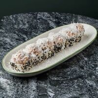 Угорь с пармезаном, творожным сыром и авокадов Суши в бутылке