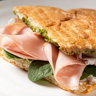 Панини с мортаделой в Тирольские пироги по цене 680 ₽