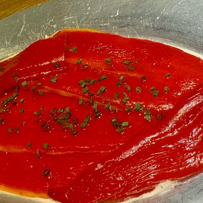 Запеченный перец Рамиро с соусом Вителло тоннато в Befana Italiana по цене 860 ₽