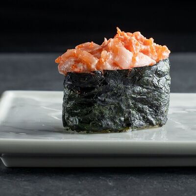 Суши спайси Лосось в CRAZY SUSHI по цене 229 ₽
