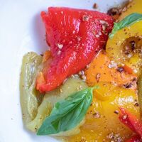 Печеные перцы с сыром страчателла в Gino Cafe