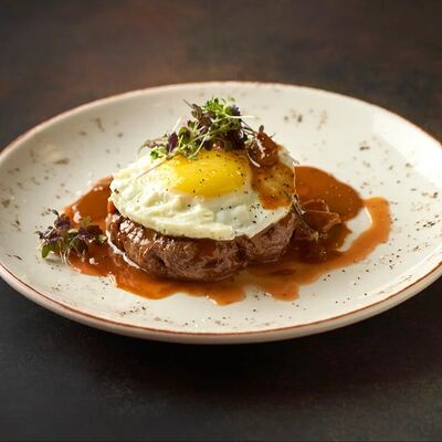 Бифштекс из мраморной говядины с соусом демиглас с белыми грибами в MeatBarrique по цене 1080 ₽