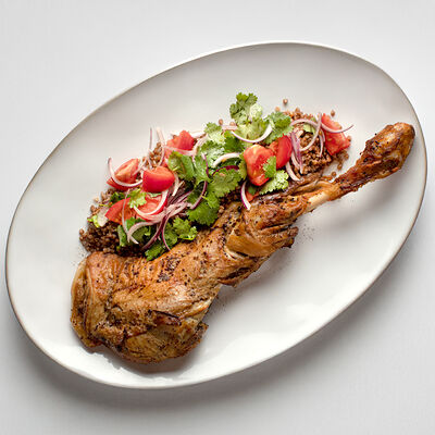 Лопатка ягнёнка с гречкой и сладкими помидорами в Бибирево по цене 2900 ₽