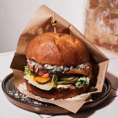 Чизбургер в Rob roy bar по цене 650 ₽