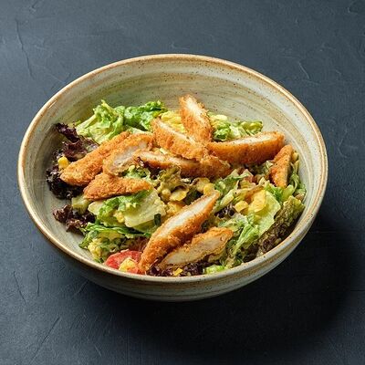 Салат-гриль с курицей фри в Mesto Sushi & Grill по цене 560 ₽