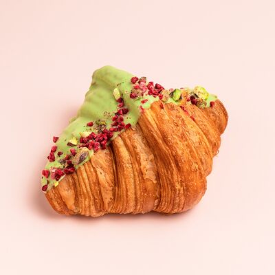 Круассан с малиной и фисташкой в Кекслав по цене 300 ₽
