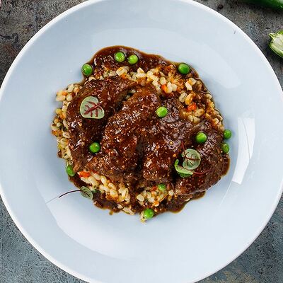 Телячьи щечки в Двор Помидор по цене 890