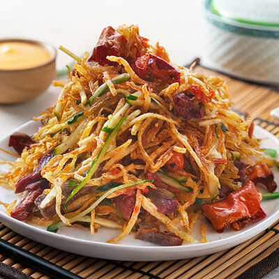 Салат из картофеля пай с говядиной в Wai Mai по цене 510 ₽