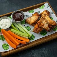 Куриные крылышки mini в Harats pub