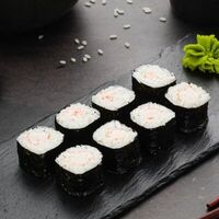 Классический ролл с креветкой в Omakase Yoshitake Sushi