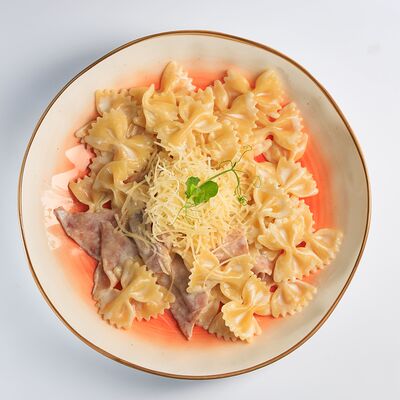 Паста сливочная с ветчиной в Семейный ресторан Tiki&Taki по цене 450 ₽