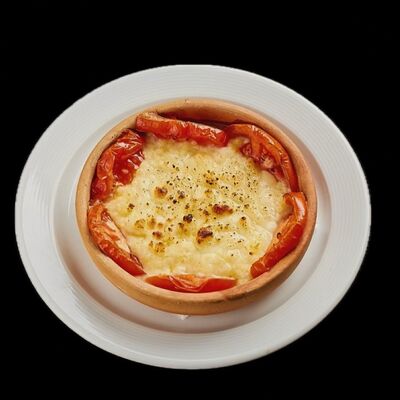 Сулугуни, жаренный с помидорами в Леон по цене 450 ₽