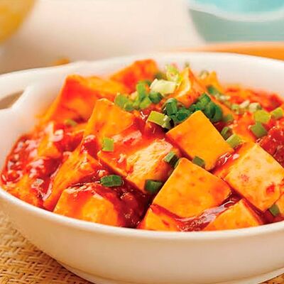 В52 Мапо тофу по-сычуаньски 麻婆豆腐 в Charlie tea по цене 590 ₽