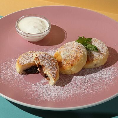 Сырники с шоколадом в Корица по цене 310 ₽