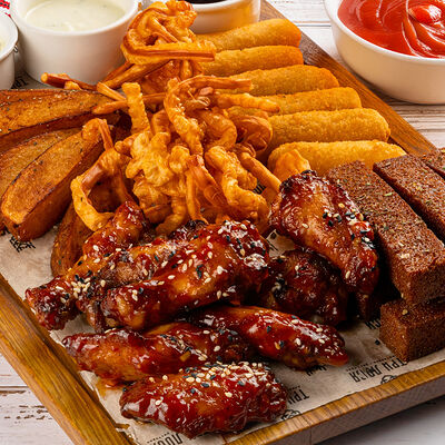 Сет закусок к пиву в Три лося по цене 2200 ₽