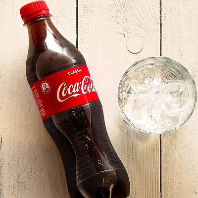 Вода газированная Coca- Cola пл/бут 0,5л в Пиццерони маркет по цене 150 ₽