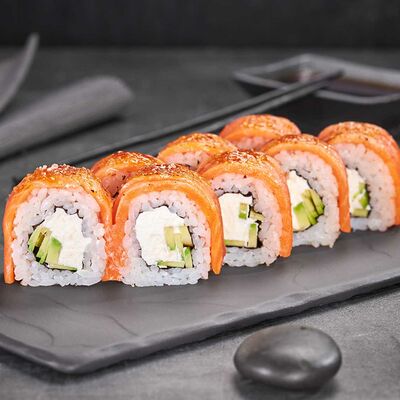 Карамельная филадельфия в Суши Мастер по цене 419 ₽