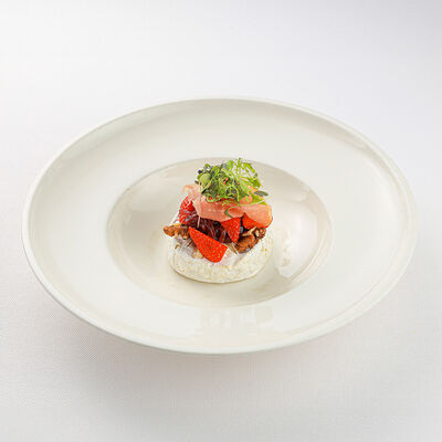 Запеченный сыр бри с пармой и мармеладом из красного лука в La Scala Trattoria Ignazio по цене 38 р.