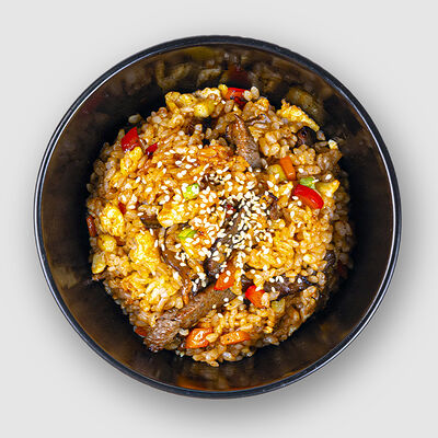 Рис по-китайски с говядиной и пикантным соусом в СУШИБОКС по цене 536 ₽