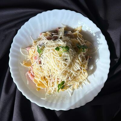 Паста с ветчиной и грибами в Урбан Гриль по цене 530 ₽