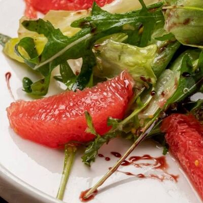 Салат с авокадо и грейпфрутомв Кафе Калачи по цене 450 ₽