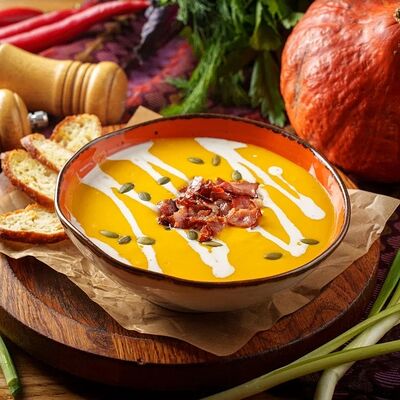 Крем-суп тыквенный с беконом в КинZa-Dза по цене 410 ₽