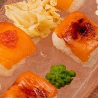 Суши с лососем в Hookah time